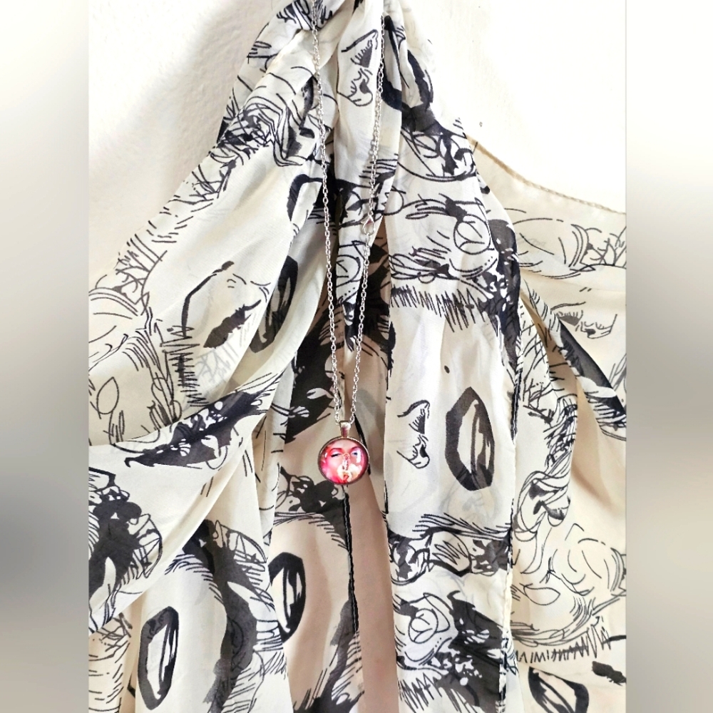 Marilyn Monroe (NEW) Scarf/Shawl Necklace Set
